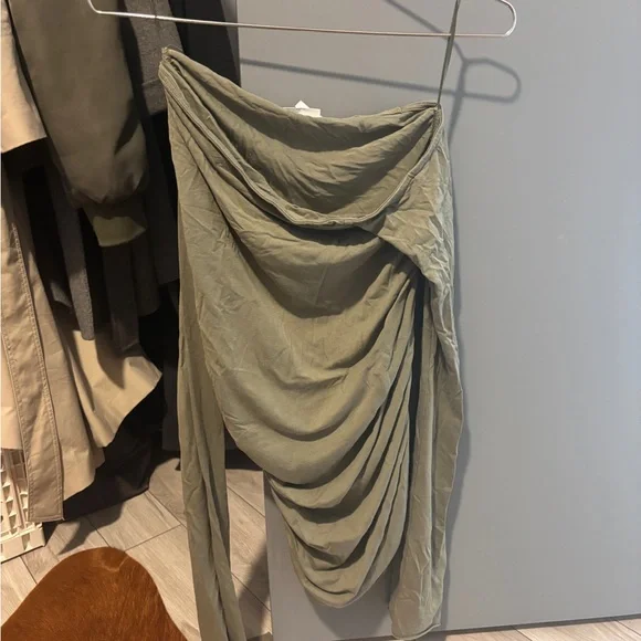 Weekday Olive Asymmetric Ruched Top - Picture 4 of 4